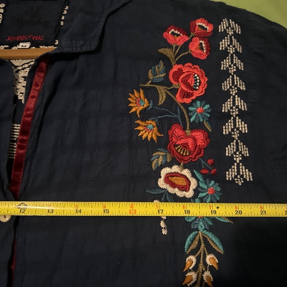 Johnny Was Navy button down top-fantastic Embroidery Coming & Going! - Picture 10 of 16